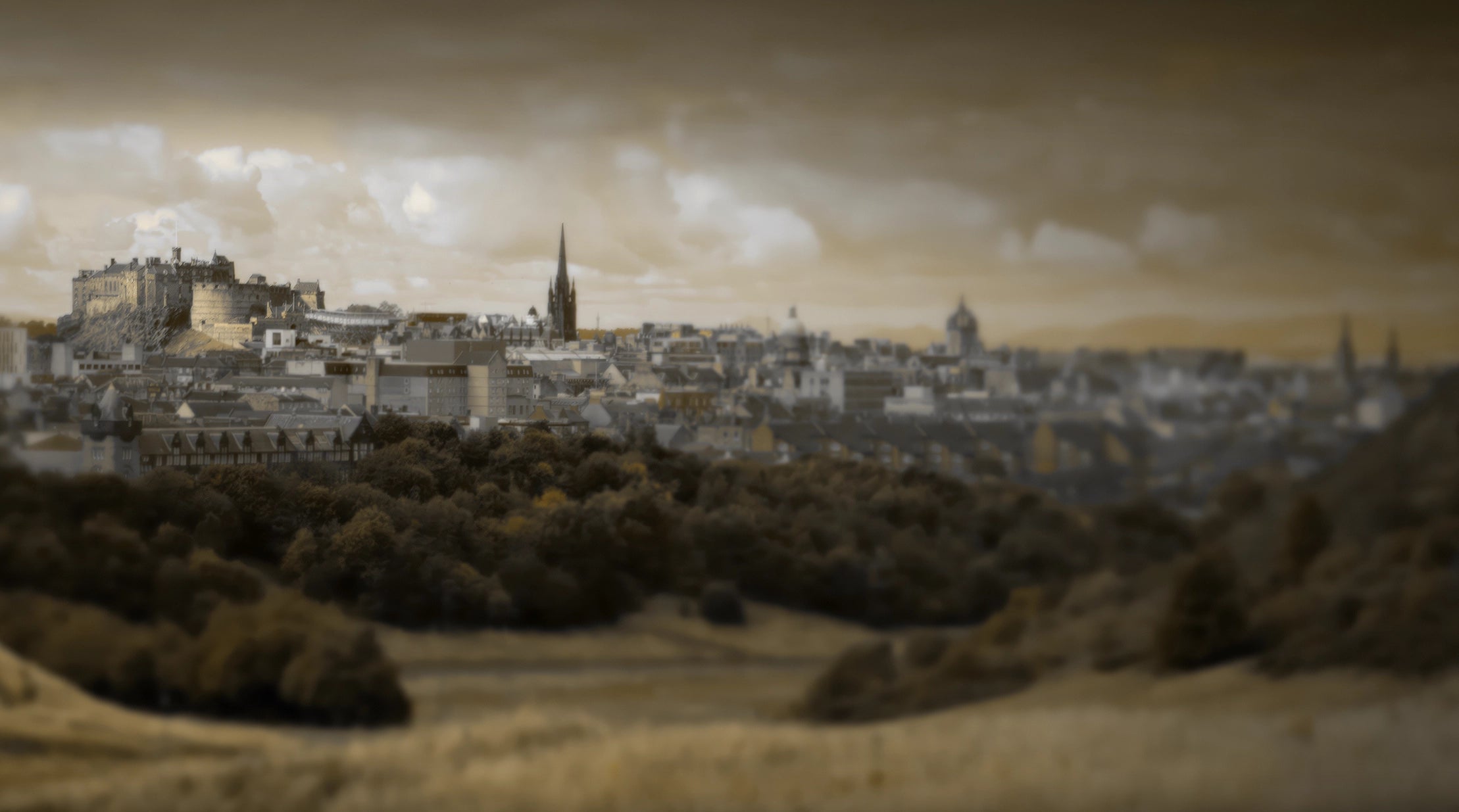 Edinburgh panorama showing Edinburgh Castle and Scott Monument.