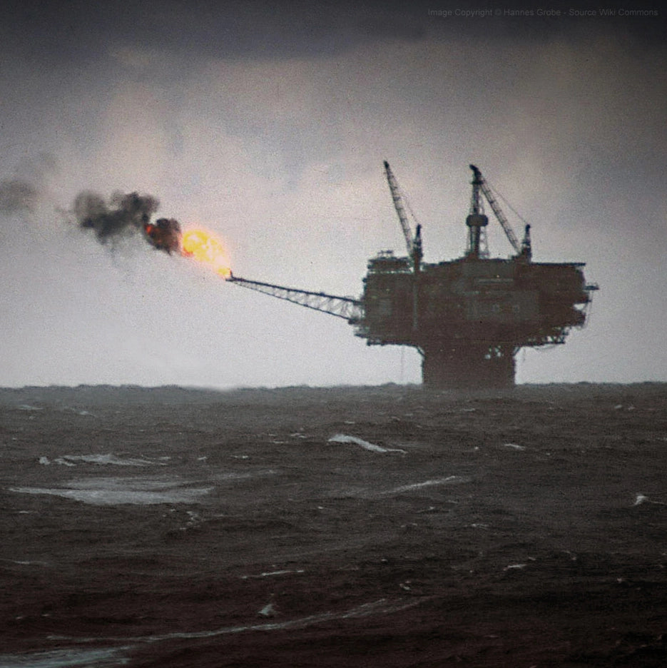 Reference image of an offshore oil rig in the North Sea, providing industrial and historical context for the North Sea Oil tartan’s inspiration.