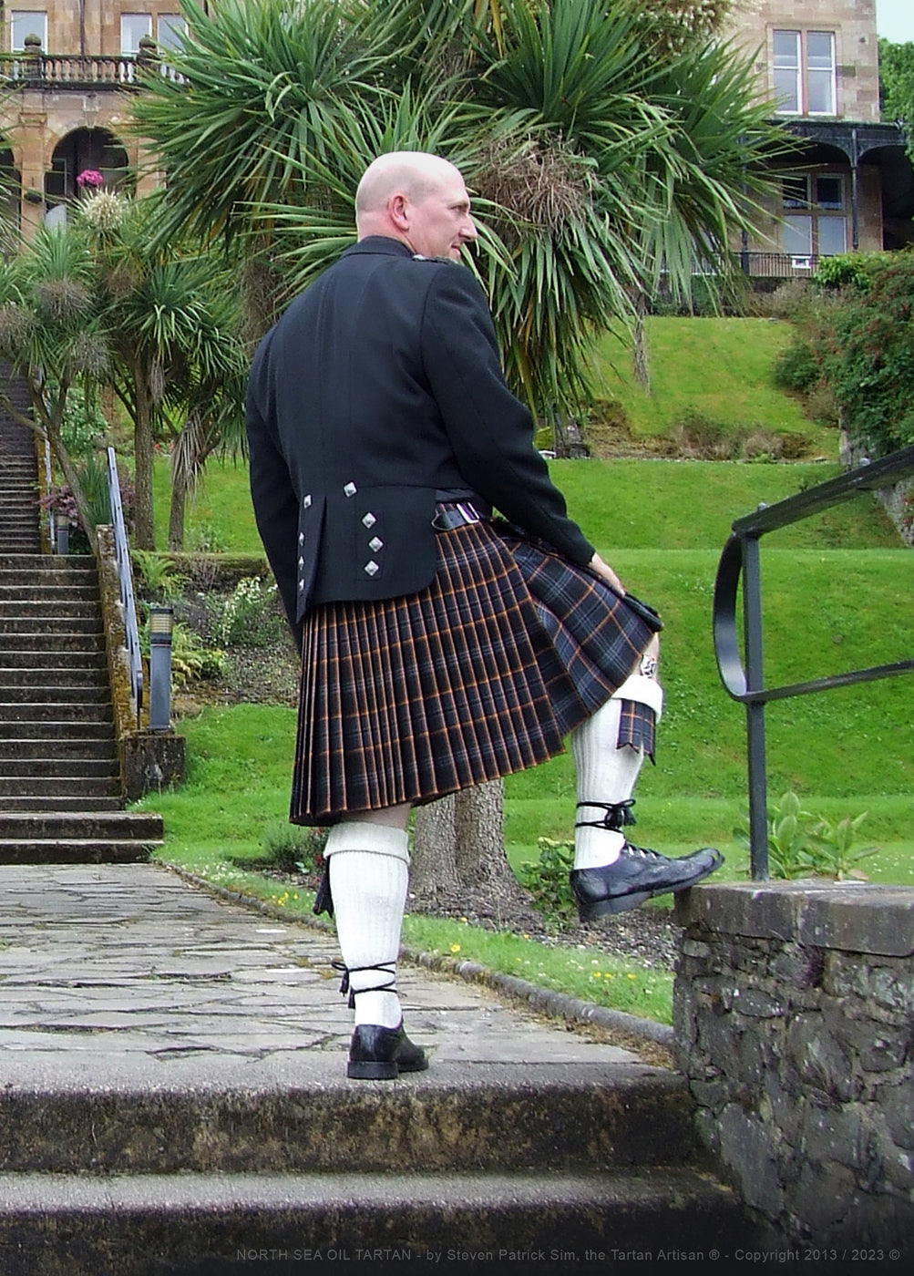 Steven Patrick Sim, wearing the North Sea Oil kilt, with matching flashes.