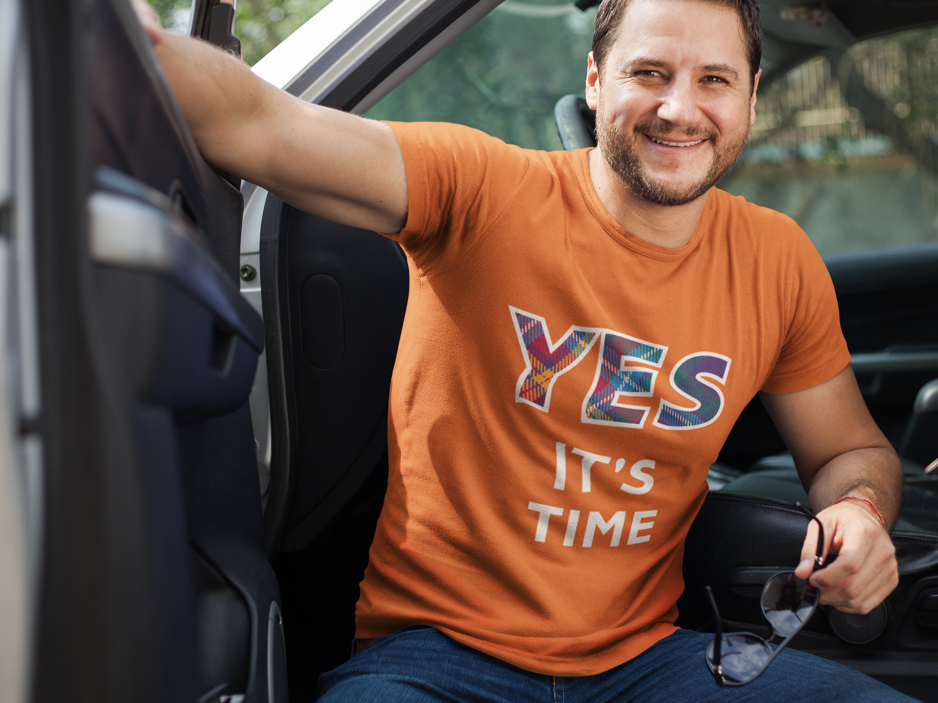 man wearing the YES Scottish independence tartan T-Shirt