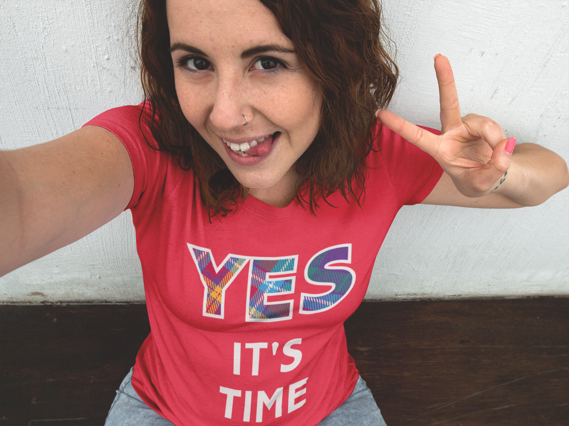 V for victory Red YES tartan T-Shirt